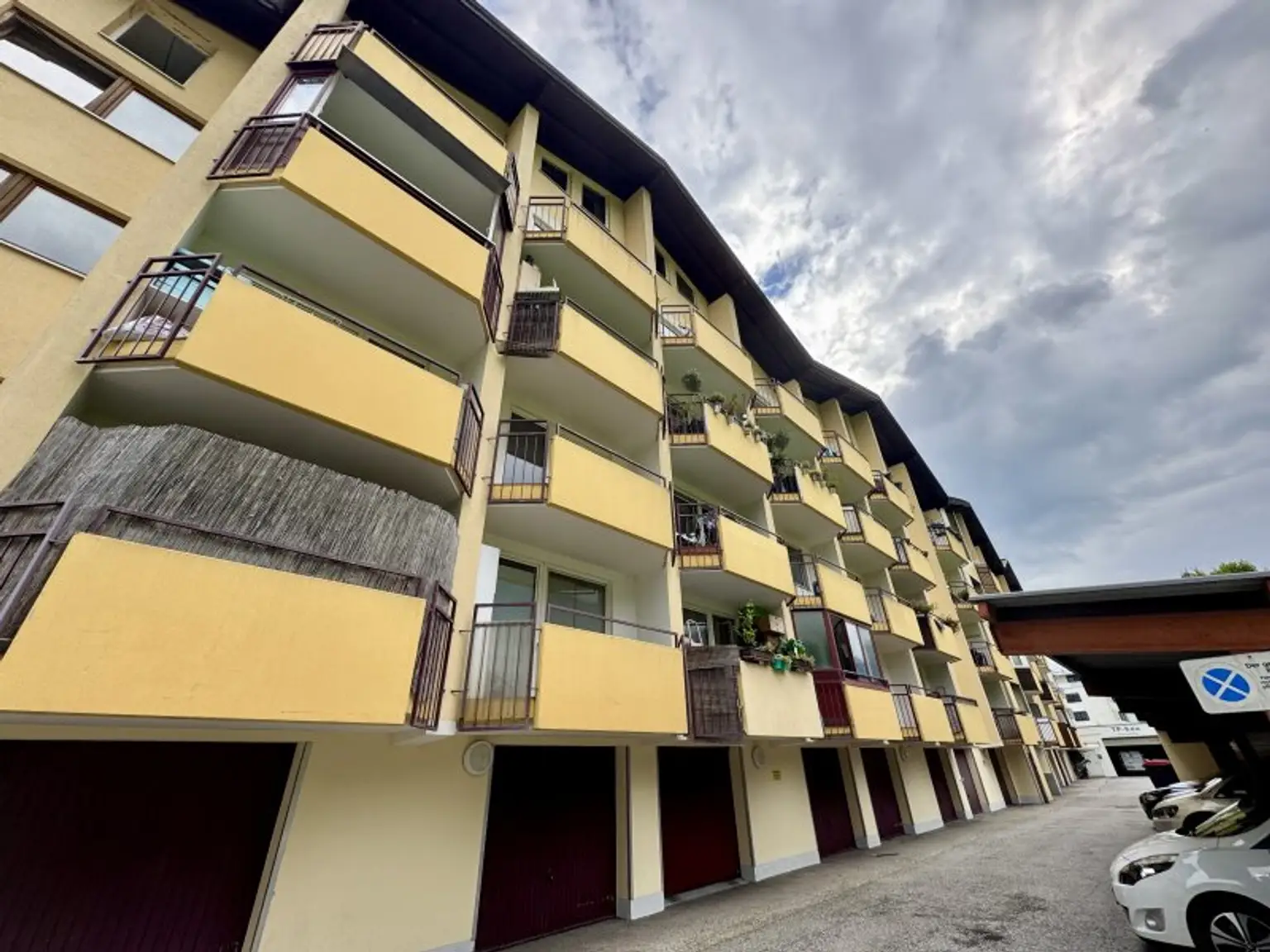 Hübsche Starterwohnung mit Balkon und Autoabstellplatz in perfekter Lage!