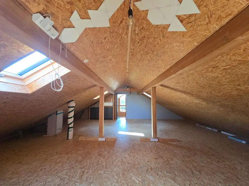 2011 Gemeinde Sierndorf/Untermallebarn: Gemütlicher Holz-Bungalow mit ausgebautem Dachboden