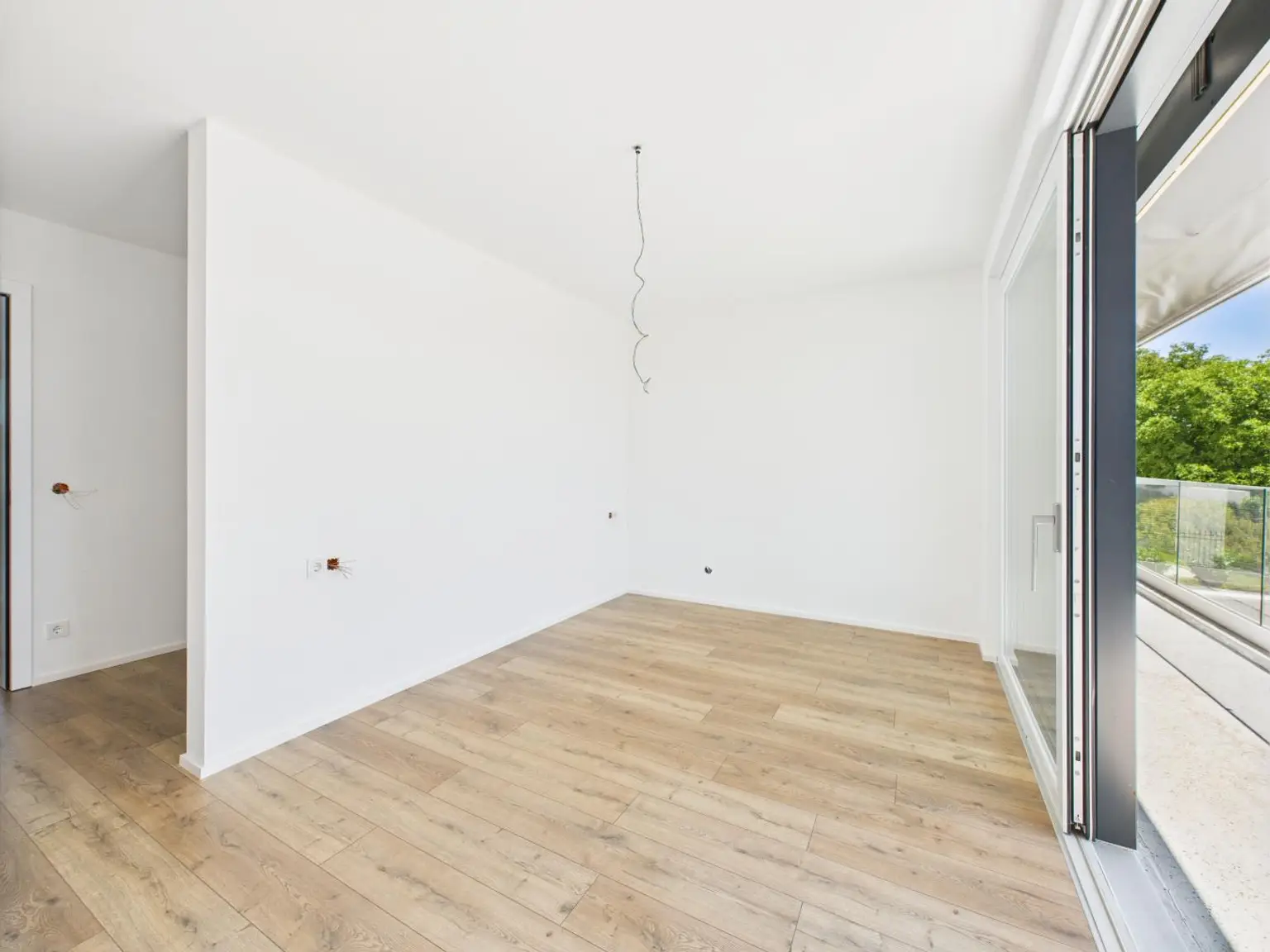 Wels-West: Luxuriöse Doppelhaushälfte mit Salzwasserpool, smarter Hausechnik & 149 m² Wohnfläche