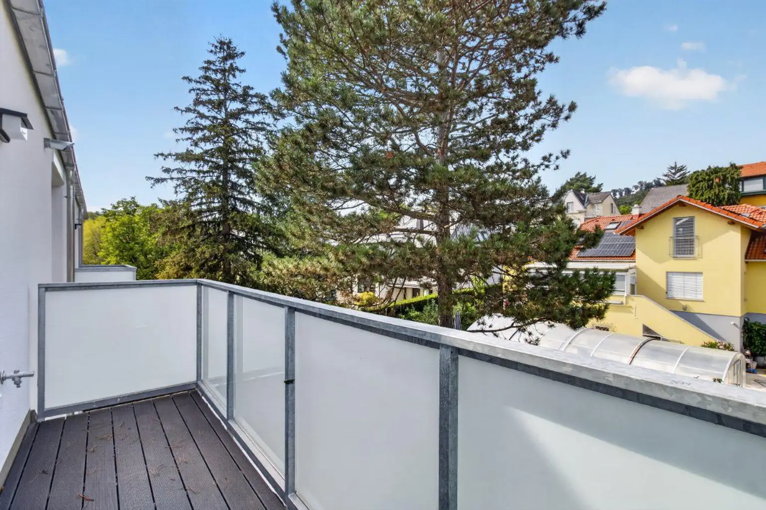 O | THE GREEN 15 ++  ZWEI ZIMMER mit BALKON im DG | Prima Service Immobilien
