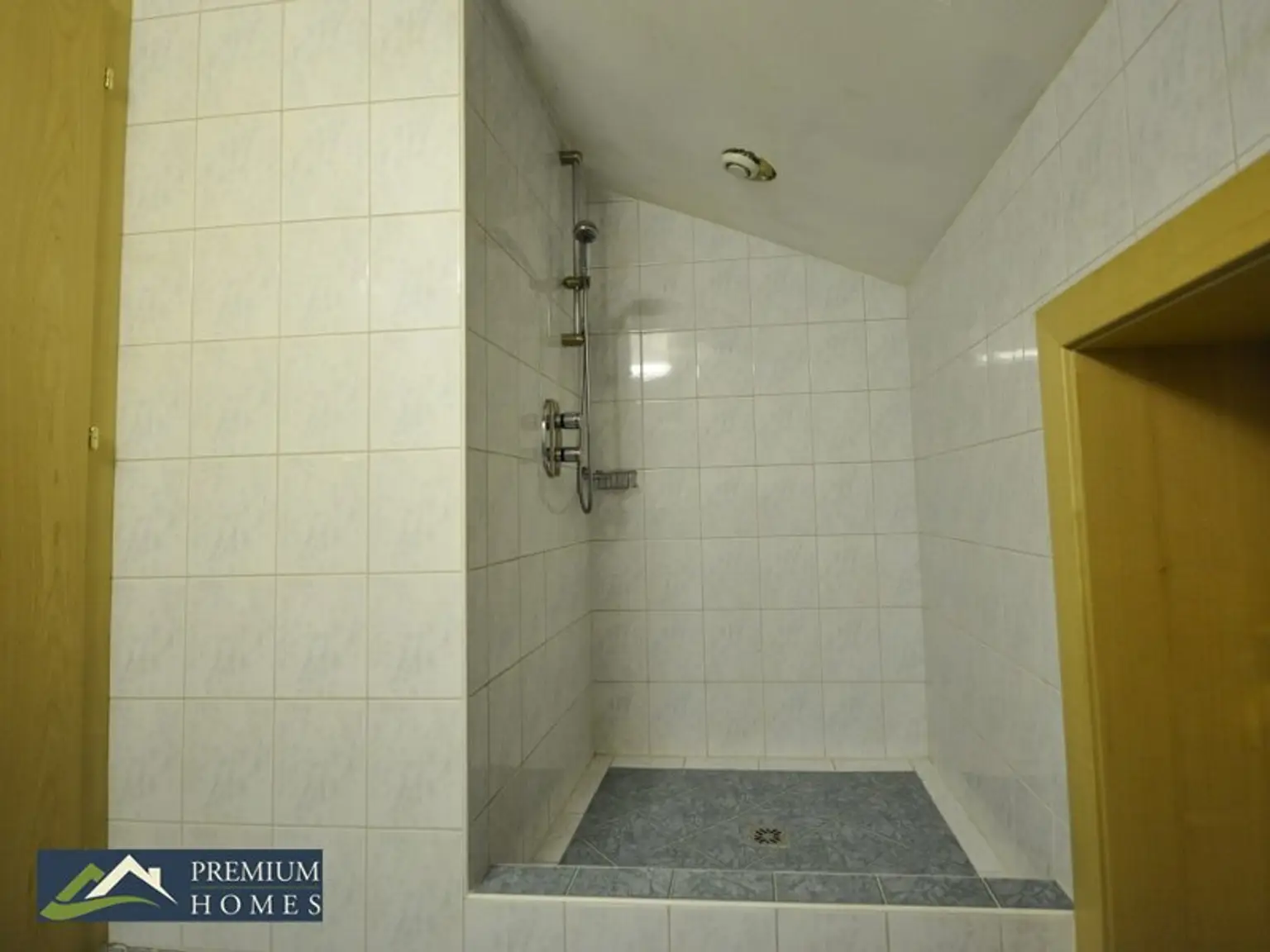 FÜGENBERG - Es erwartet Sie eine Doppelhaushälfte in Aussichtslage - 5 Zimmer, Garten & 2 Balkone!