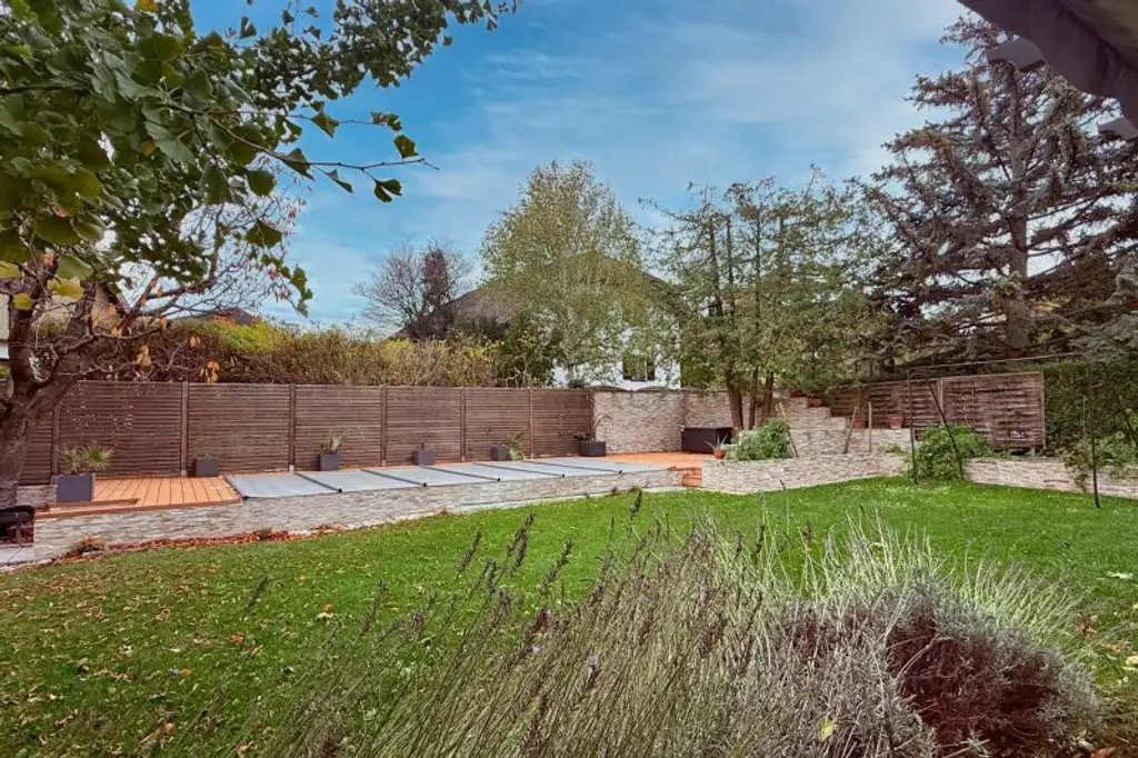 Viel Platz für Ihre Familie: 195 m² Wohnfläche und noch vieles mehr!