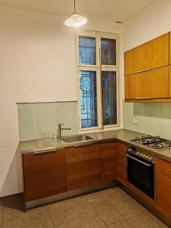 Großzügige, ruhige Altbauwohnung mit Gartenmitbenützung nähe Praterstern