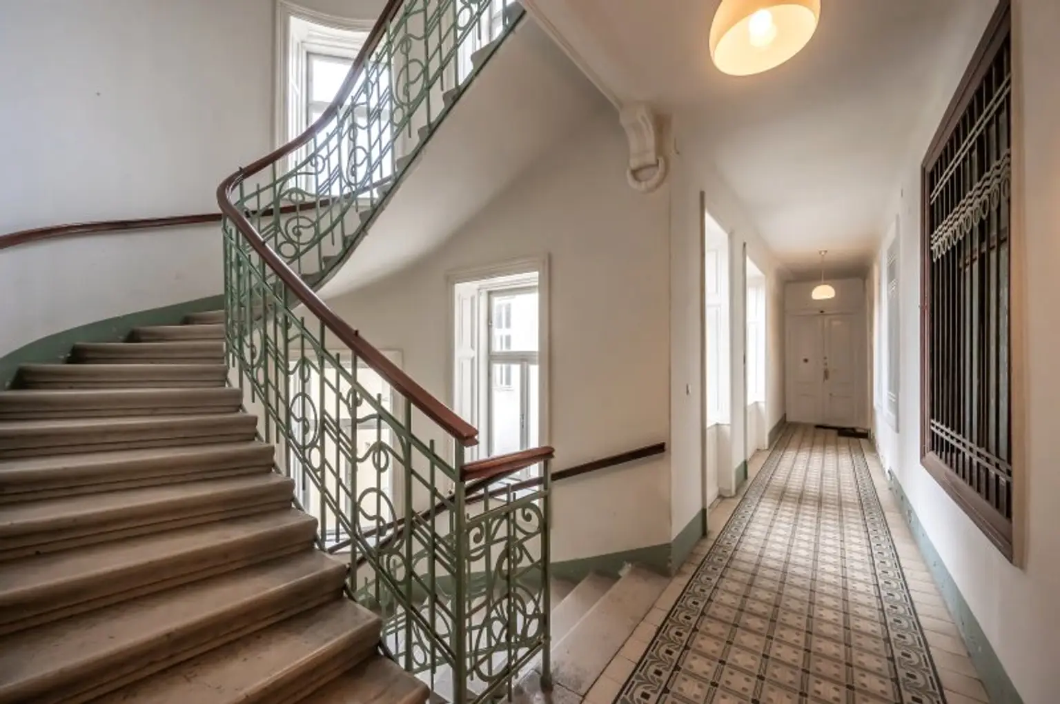 ++RG71++ Altbaujuwel zum Sanieren – 2,5-Zimmer Wohnung mit guter Raumaufteilung