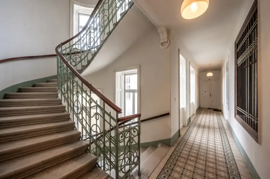 ++RG71++ Altbaujuwel zum Sanieren – 2,5-Zimmer Wohnung mit guter Raumaufteilung