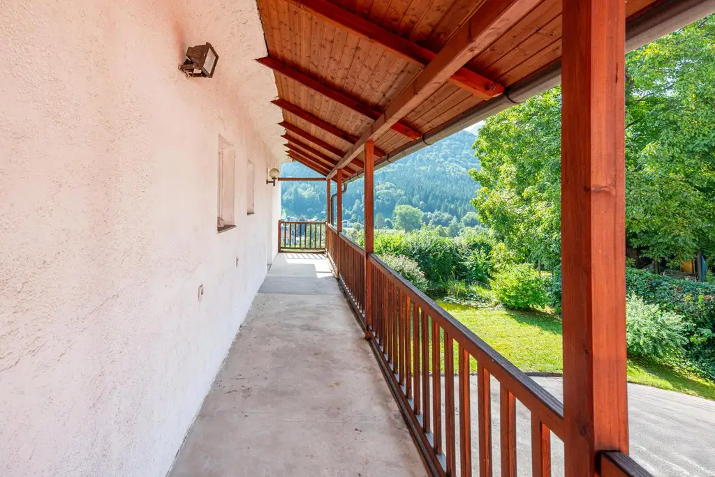 Zwei besondere Wohnungen in historischem Gebäude - 178 m² und 49 m² im Zentrum von Scharnstein mit schönem Ausblick und Garage!