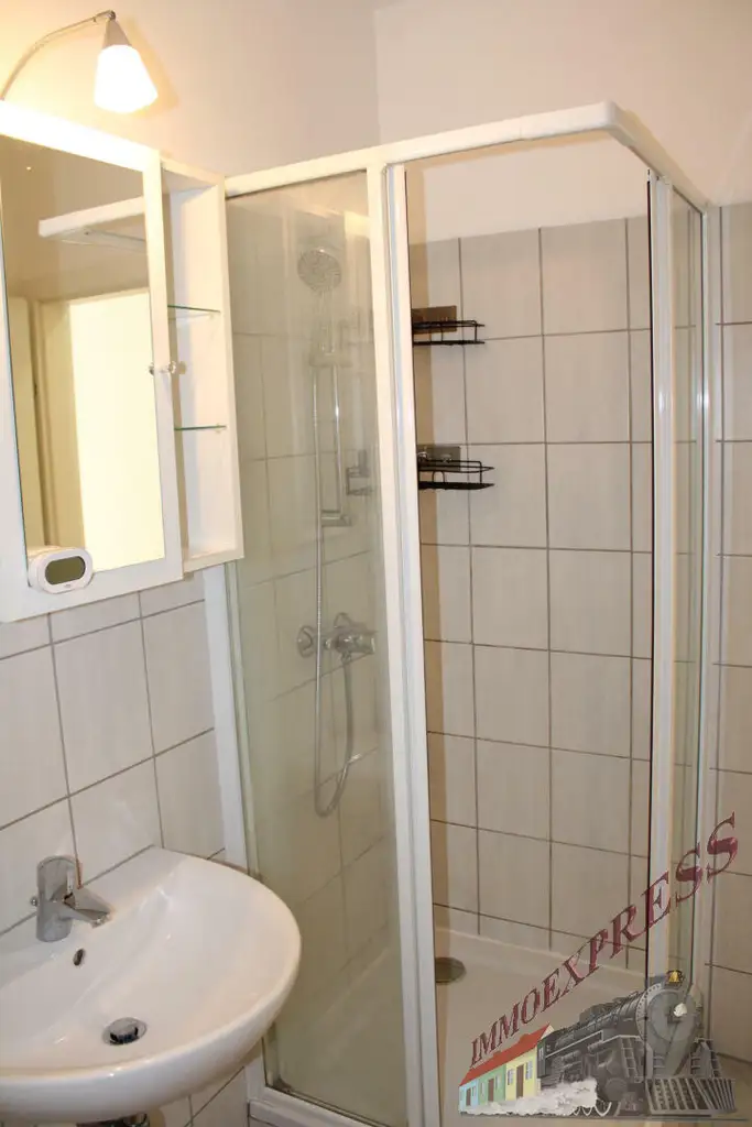 Sehr schöne 2 Zimmerwohnung mit 55 m² und unbefristetem Hauptmietvertrag. Haustiere erlaubt. Direkt beim Schwimmbiotop