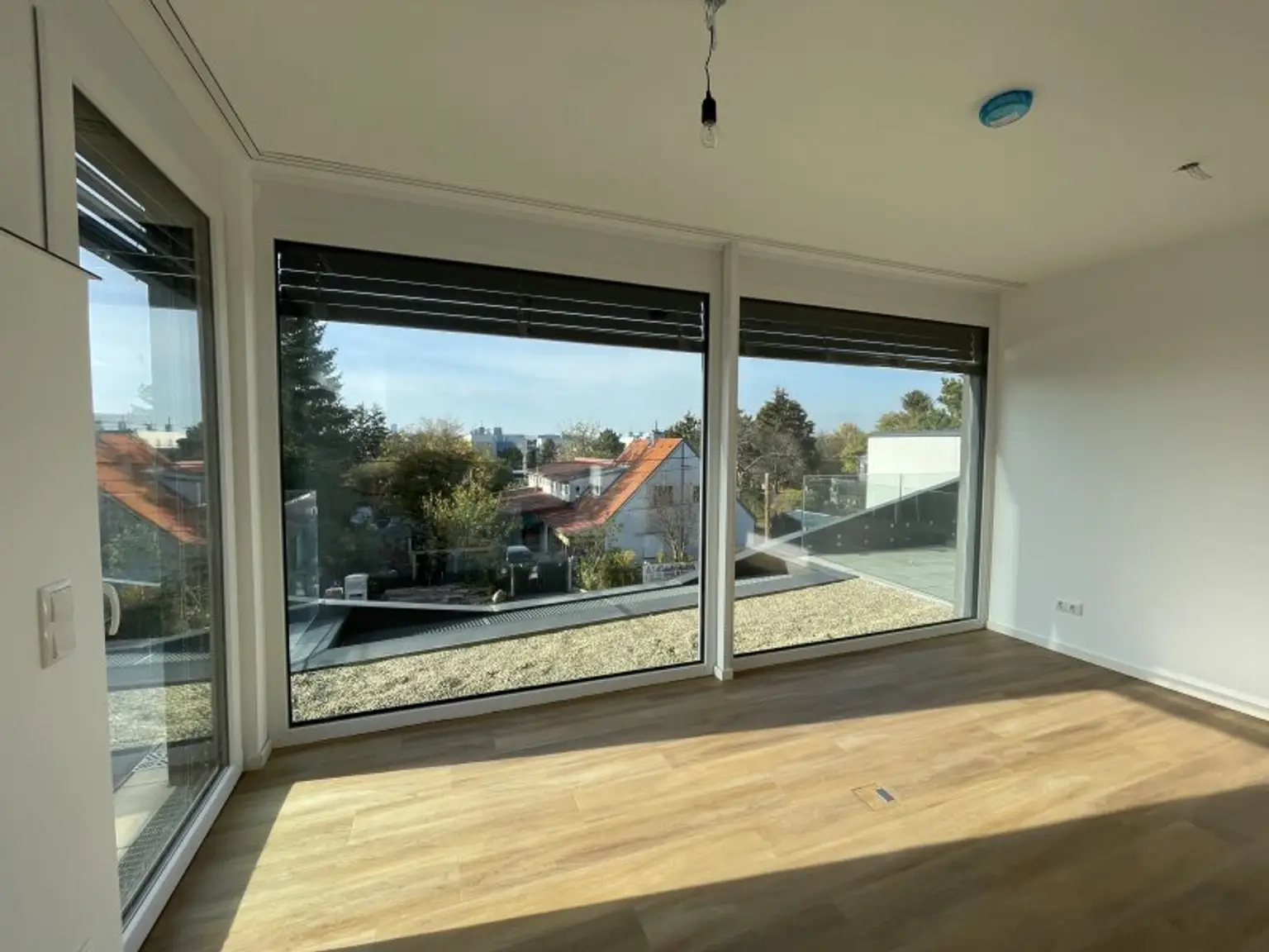 UNBEFRISTET: 2-Zimmer-DG inkl. großer Terrasse ab NOVEMBER!