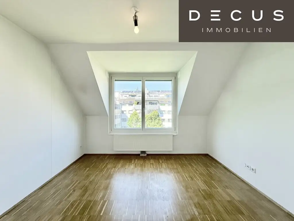 / 4 ZIMMER/ ZENTRAL BEGEHBAR/ VERFÜGBAR AB 1.07.2025 / DACHGESCHOSS / TERRASSE