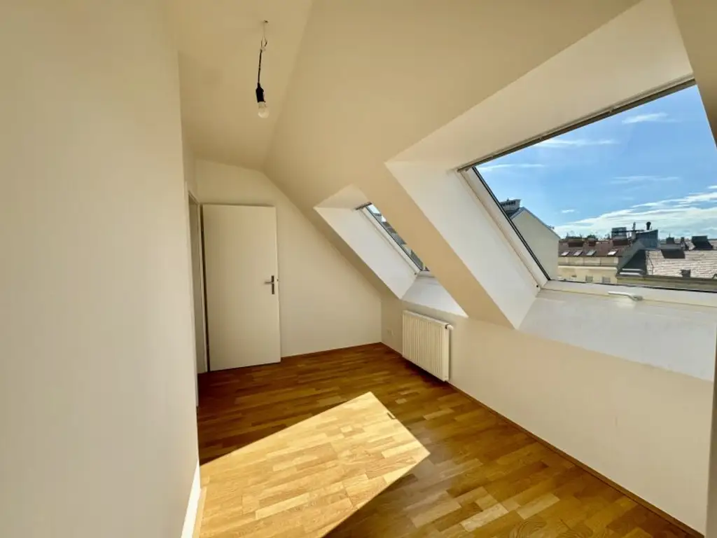 NEU! Wunderschöne Dachgeschoßwohnung mit 3 Zimmern plus großer Galerie!