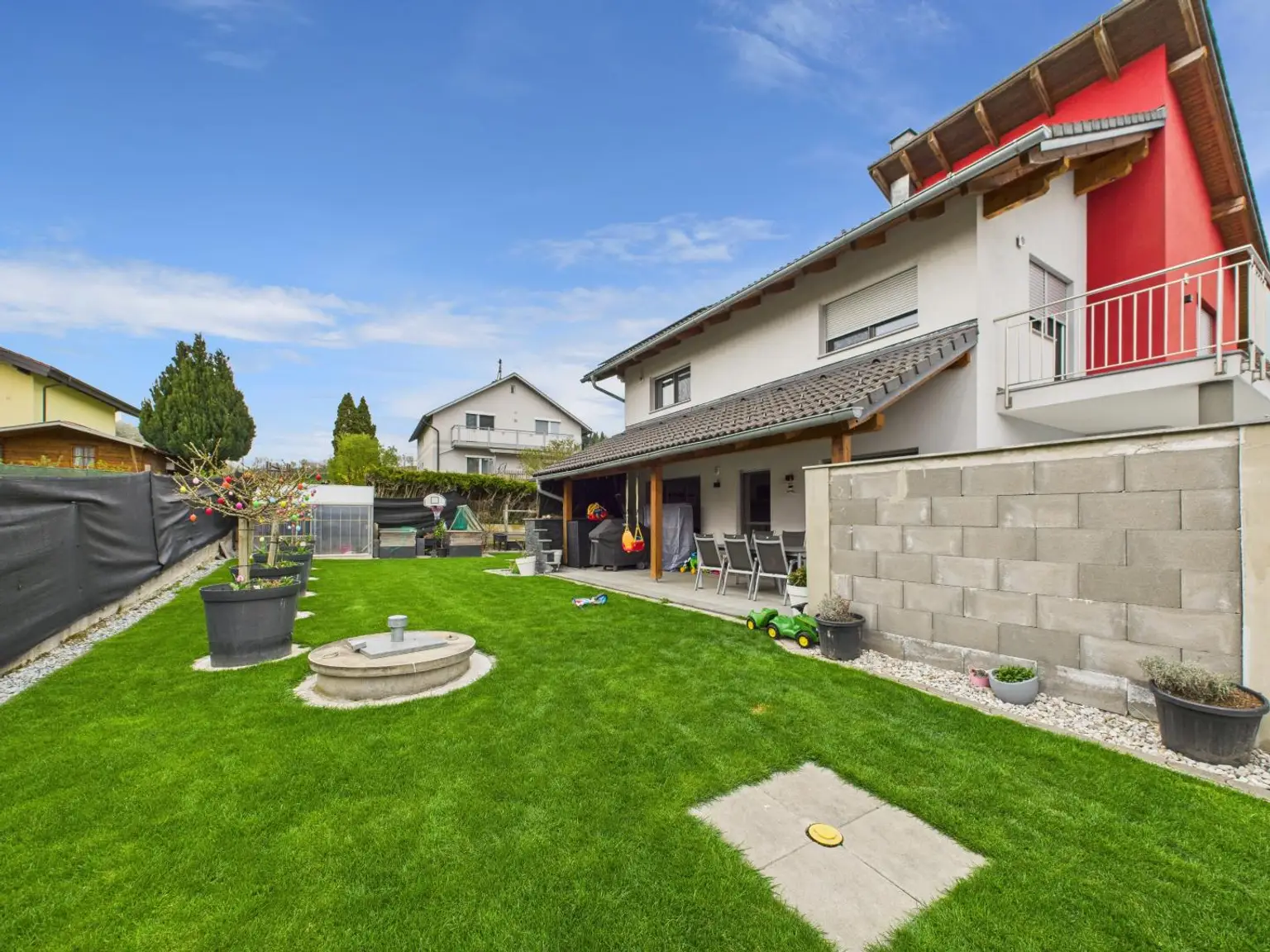 NÄHE WELS: Hochwertig modernisiertes Einfamilienhaus mit Traumgarten, Luxus - Poolanlage & smarter Haustechnik