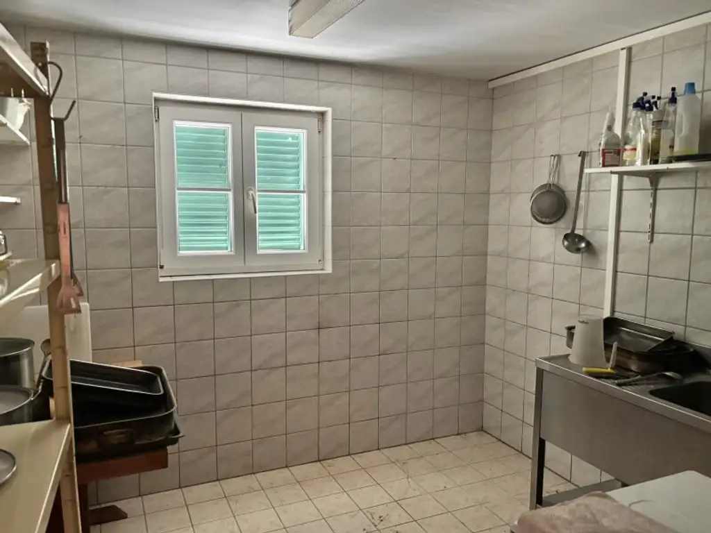 ** LEGENDE IN DER WEINIDYLLE ** D. Ehrensdorf !! Gepflegtes Haus mit ca. 245 m2 Nfl. in gediegener Ortsrandlage - Hauptwohnsitz möglich !!