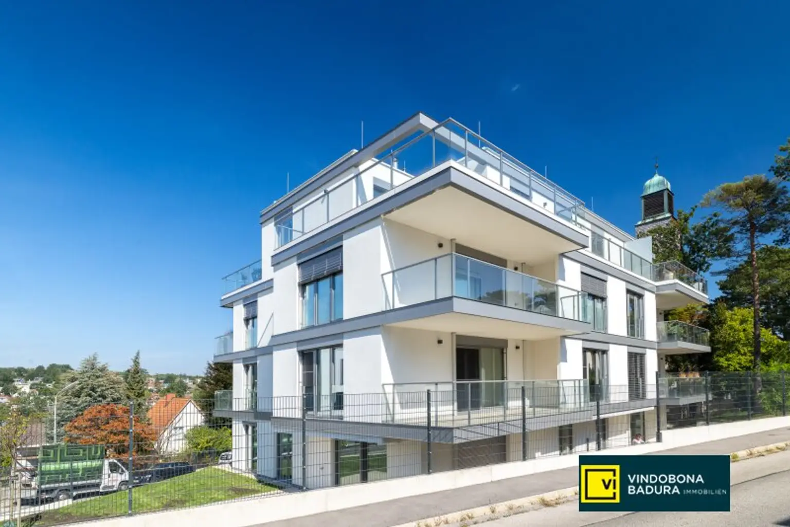 Wohnjuwel in Hietzing: Großzügige 5-Zimmer Wohnung mit Balkonterrassen, Fernblick & Garagenplatz