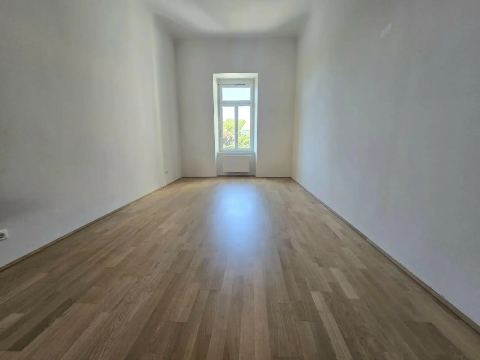 Modern sanierte Altbauwohnung – Innere Stadt!
