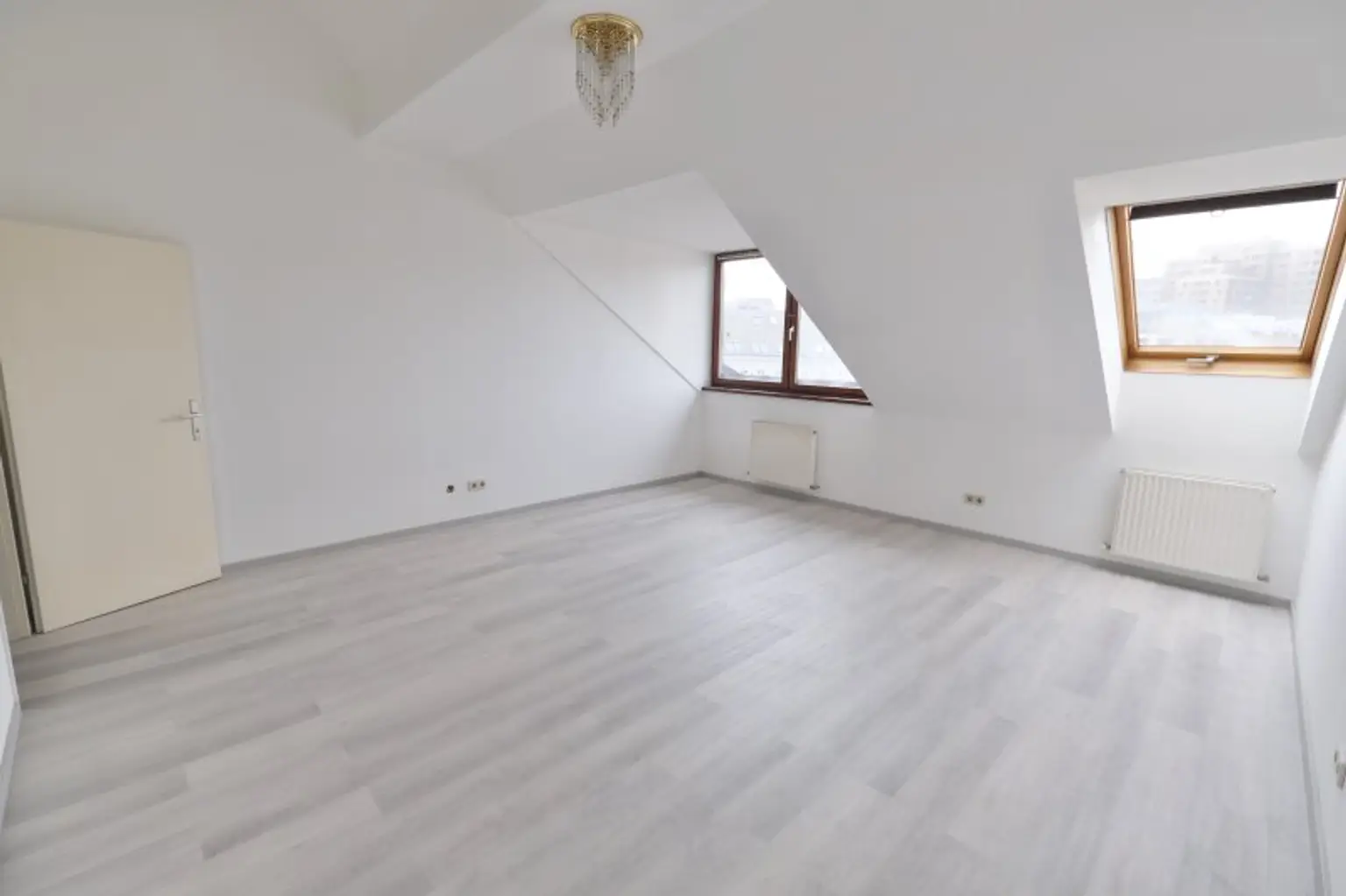 Nähe Innenstadt, Radetzkyplatz, UNBEFRISTETE Dachwohnung 3 Zimmer