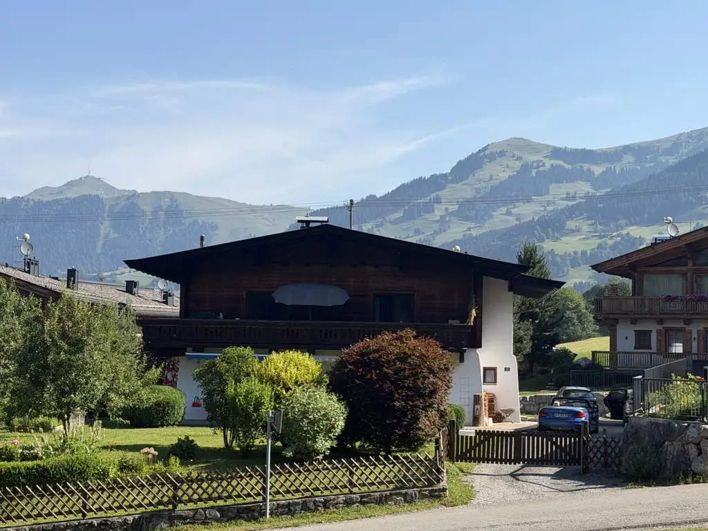 Landhaus mit unverbaubarem Ausblick in exklusiver Wohngegend von Aurach / Kitzbühel