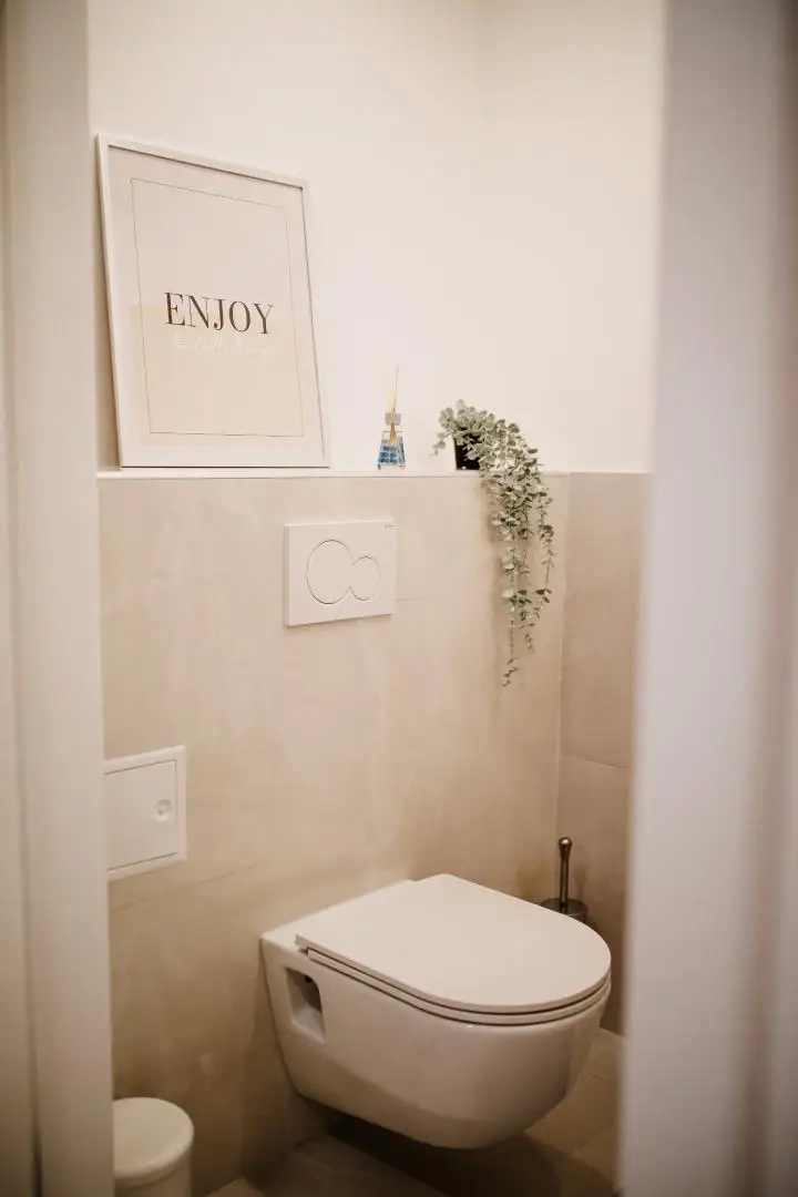 Erstbezug Neubau – 2-Zimmer-Dachgeschosswohnung mit Loggia und Klimaanlage