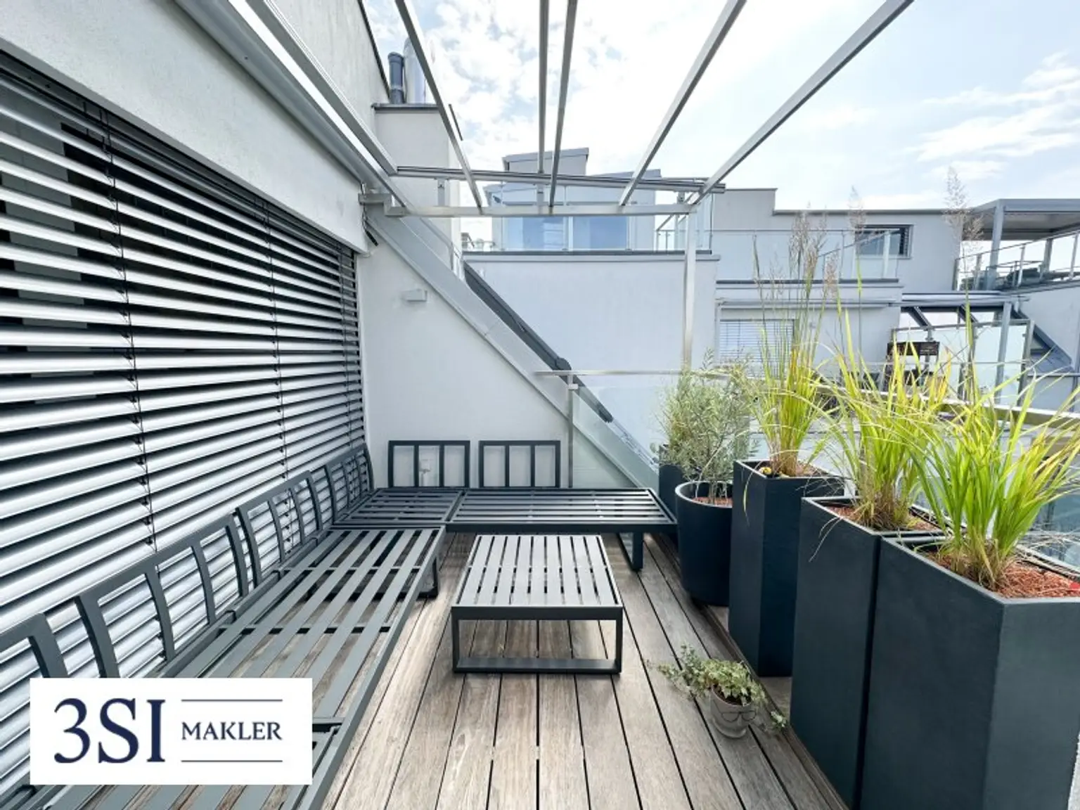 Dachterrassentraum - Einzigartiger Ausblick - Vollmöbliert - Gemeinschaftspool - in Bestlage des 2. Bezirks