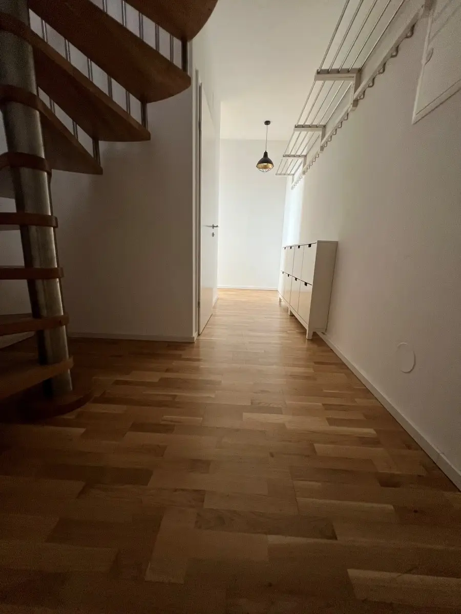 3 | MODERNE Dachgeschosswohnung - Top Zustand, Terrasse mit Ausblick | Prima Service Immobilien