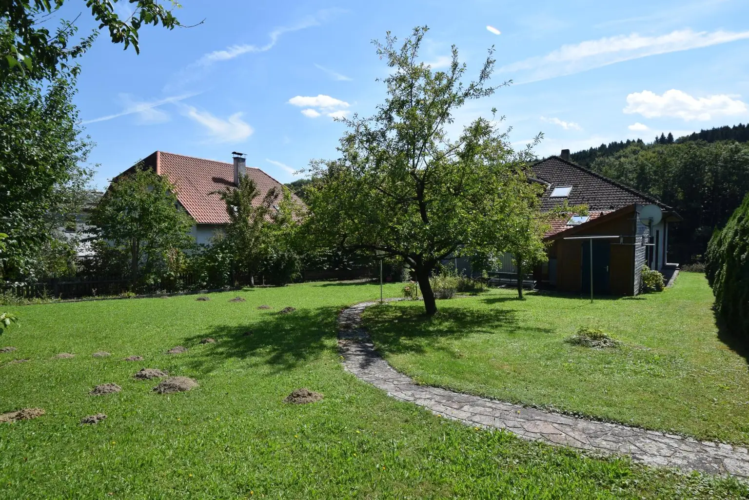 Besichtigungstag 11. September, nur mit Voranmeldung möglich!- Mehrfamilienhaus mit großzügigen Garten