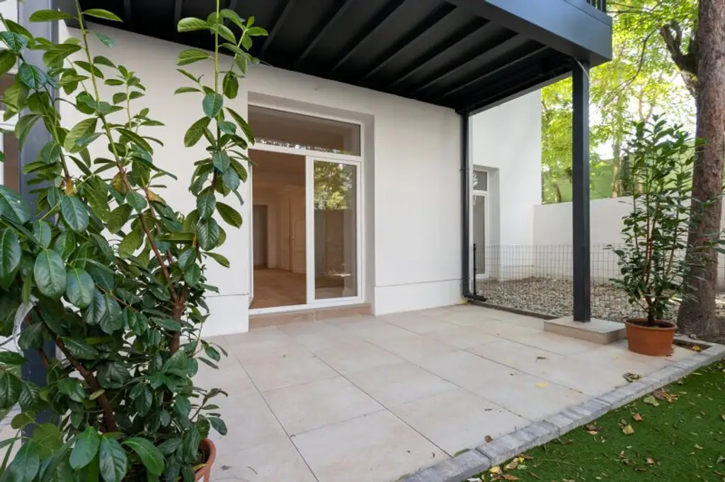 Traumhafte Gartenwohnung im Luxus-Altbau! Erstbezug mit 3-Zi. und 2 Terrassen!