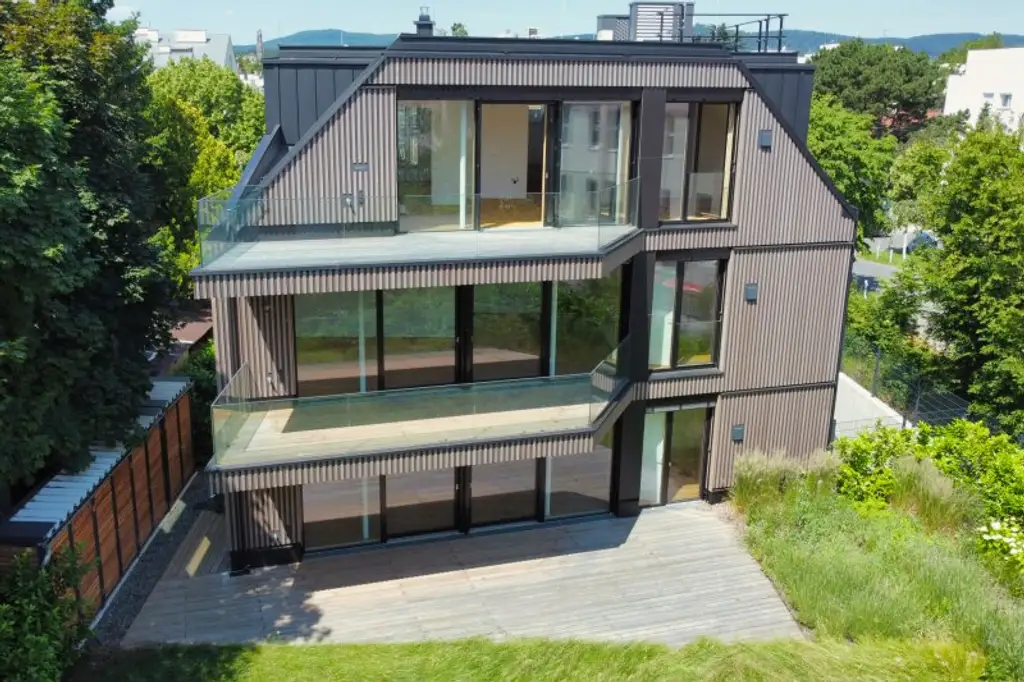 Großzügige Familienwohnung mit großem Eigengarten