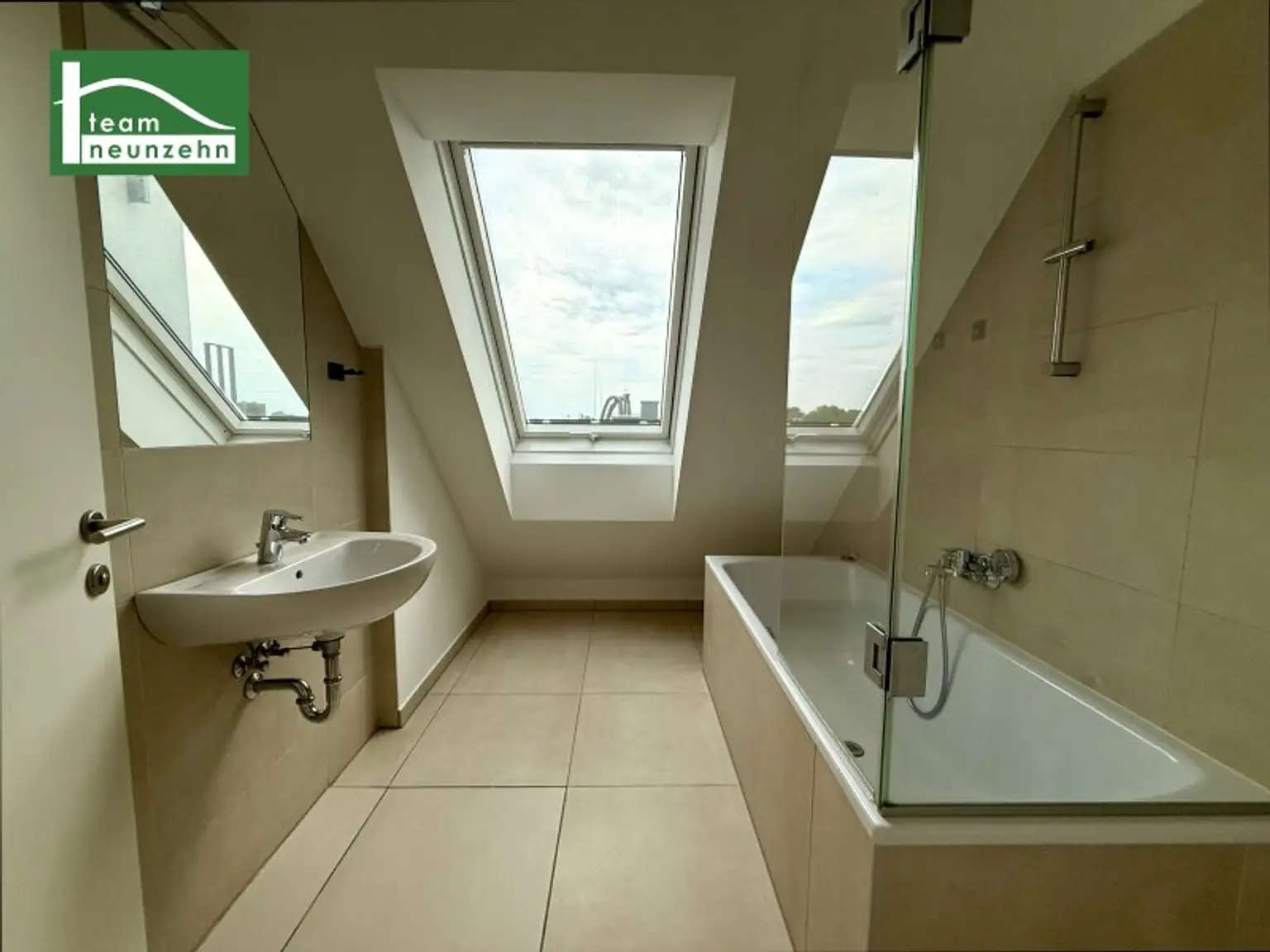 3-Zimmer Wohnung inkl. Freifläche und Einbauküche  – ab sofort beziehbar!