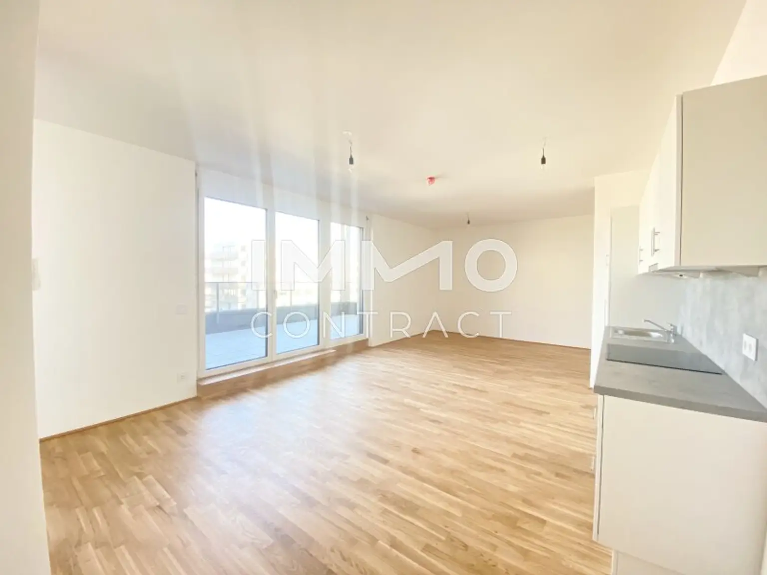 Wohnesszimmer mit Blick zur Terrasse