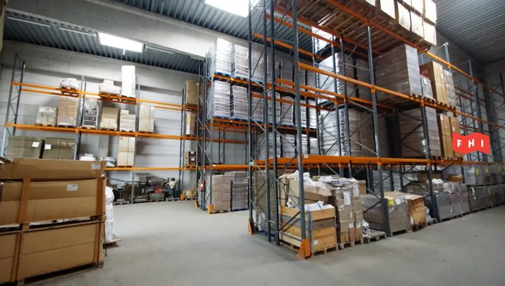 Logistikfläche***2 Hallen***30 Stellplätze***Ausbaupotential***