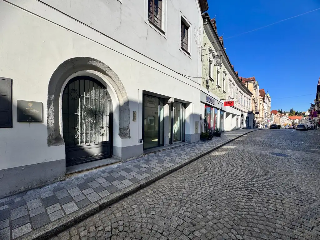 SHOPPING-BISTRO LOKAL