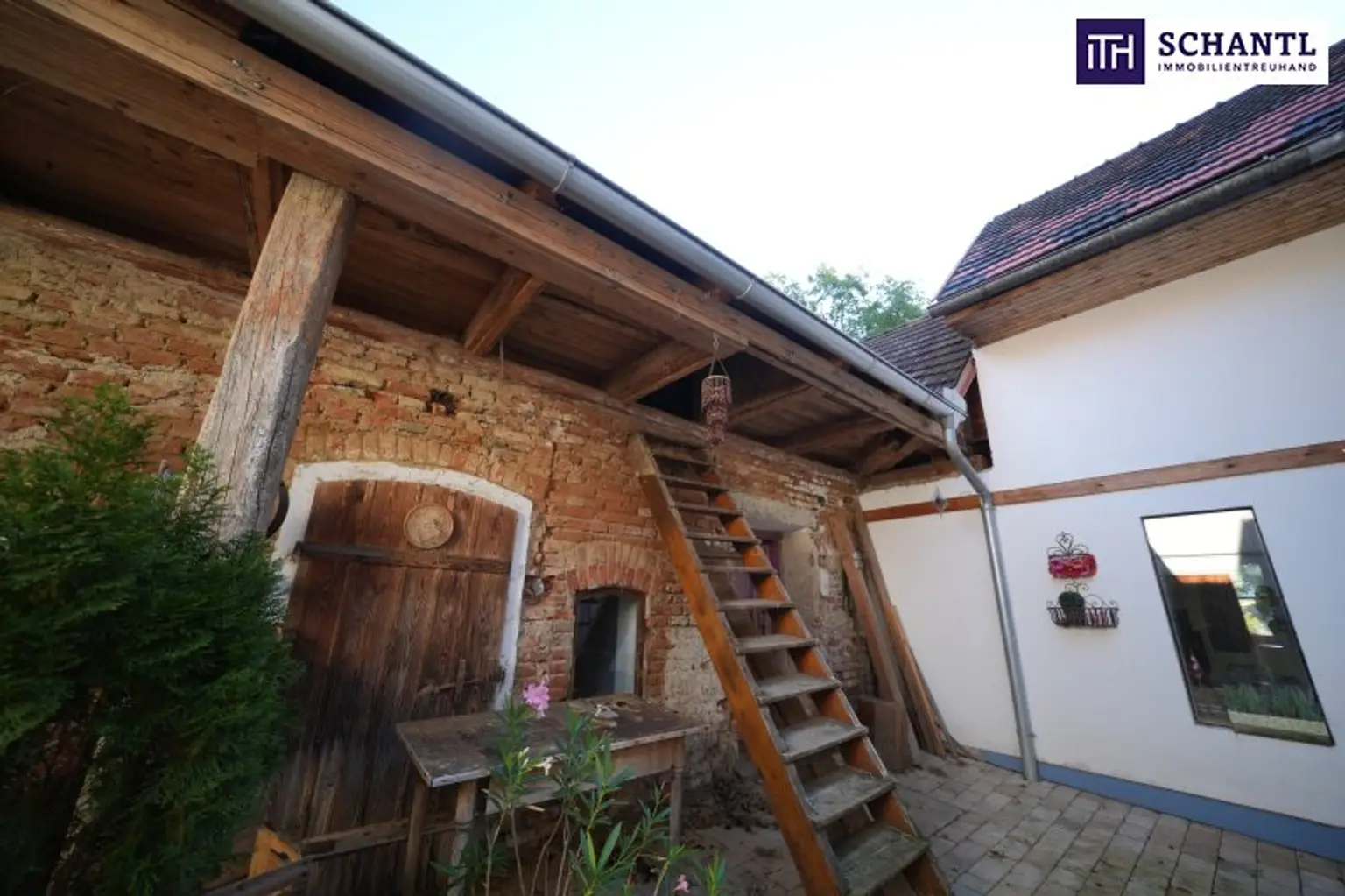 SENSATIONELLES JUWEL! Exklusiver Vierkanthof im Thermenland Steiermark – Wohnen, Reiten & Leben mit Pool und Natur!