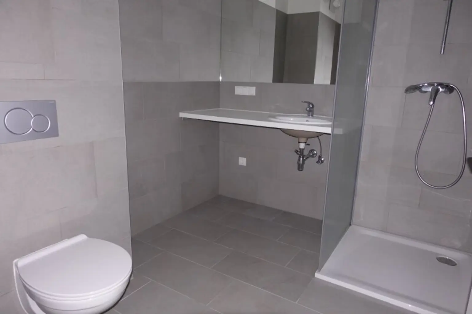 ZWEITBEZUG 2 Zimmer BALKON-Neubauwohnung