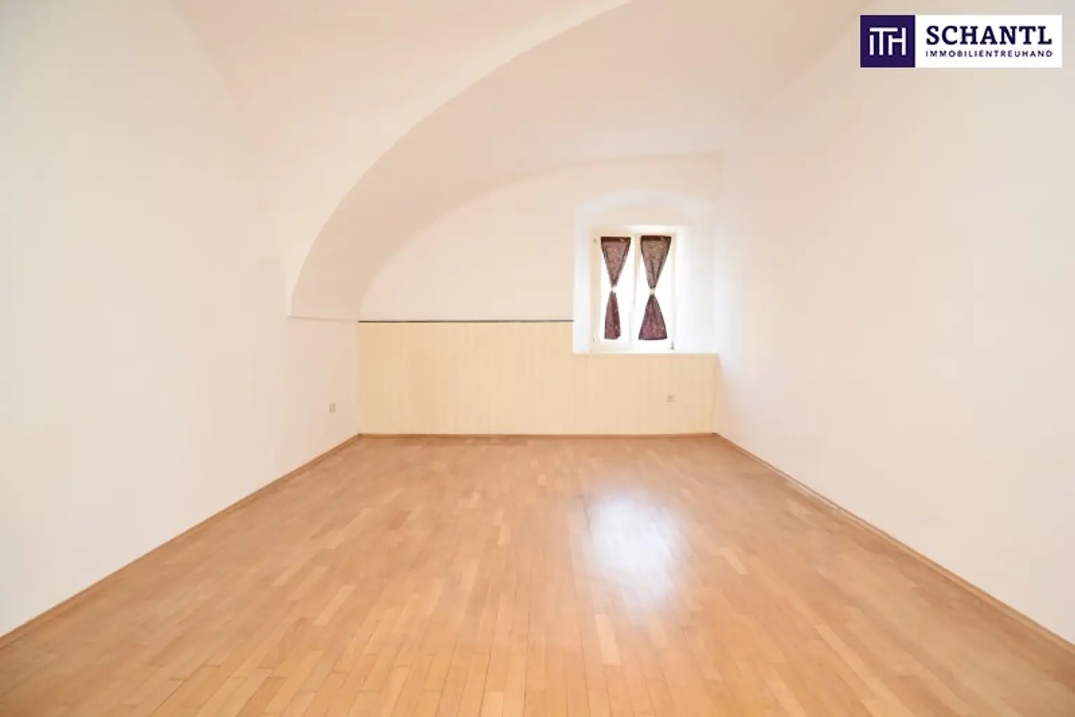 MÄRCHENHAFTE Wohnung im SCHLOSS inklusive Nutzung des SCHLOSSGARTENS! Ab sofort verfügbar!