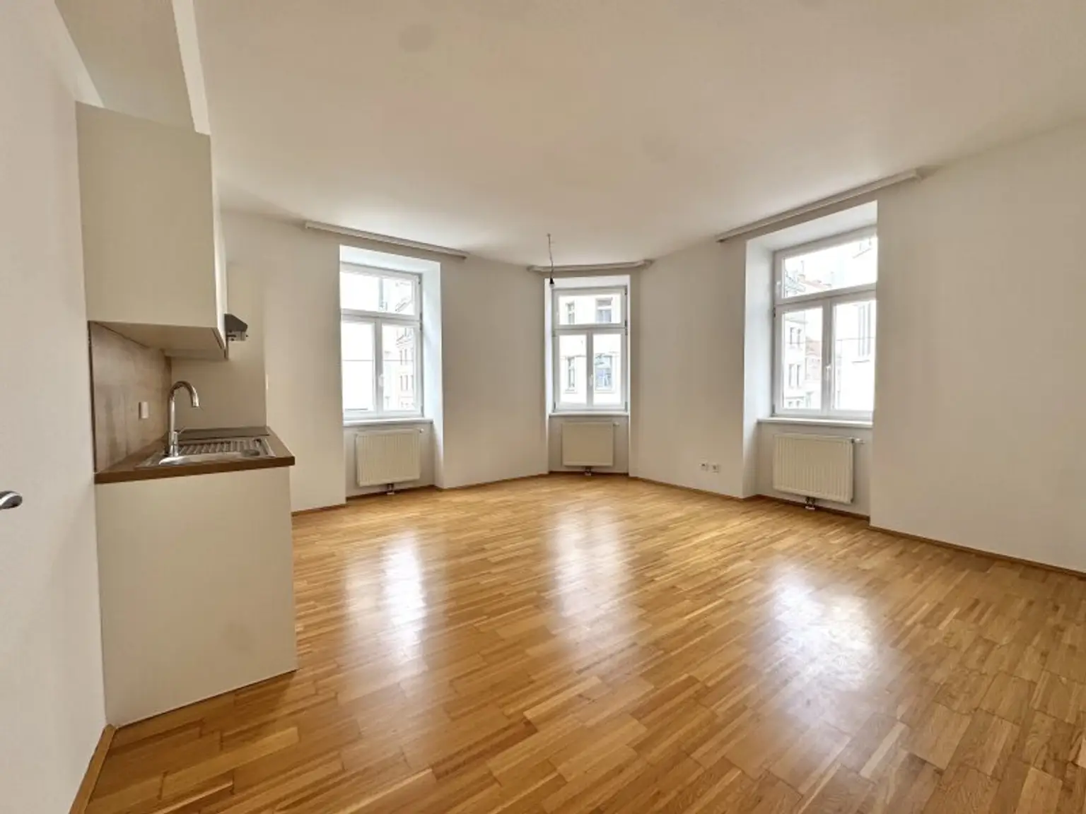 Ein kurzes Spaziergang zur U6 - schöner Altbau inklusive Aufzug - inkl. Einbauküche