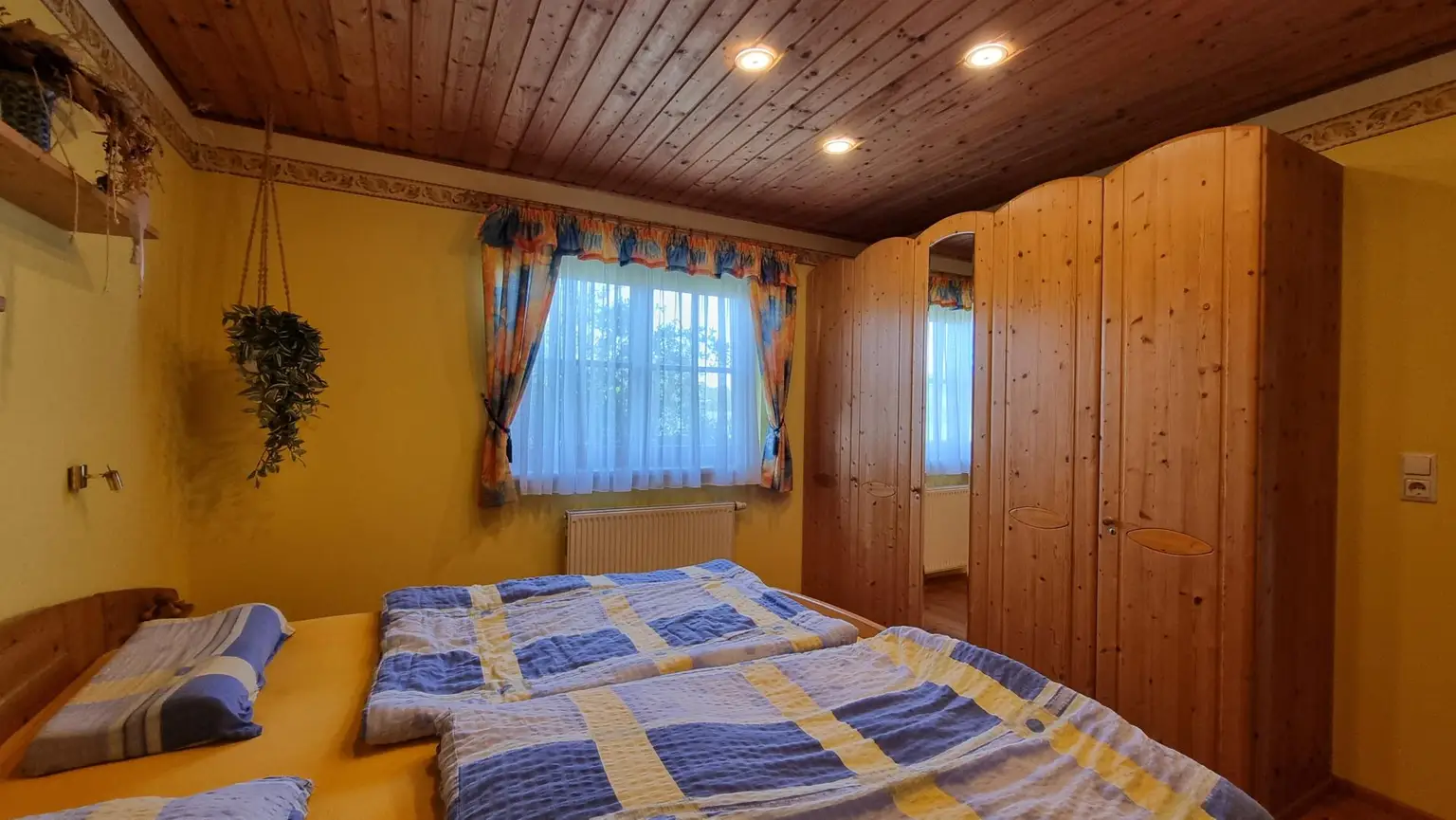 Charmanter Bungalow mit großem Garten, Photovoltaik & Teichanlage