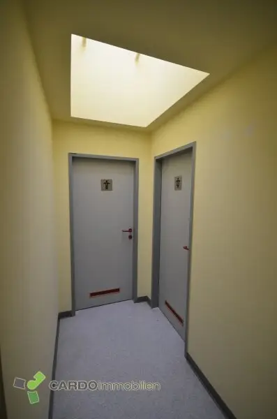 Halle und Lager 425m², 340m², 414m² für Veranstaltungen oder Lager, 2 Gewerbeobjekte nebeneinander mit große Parkplatz, entweder zusammen oder einzeln zu vermieten