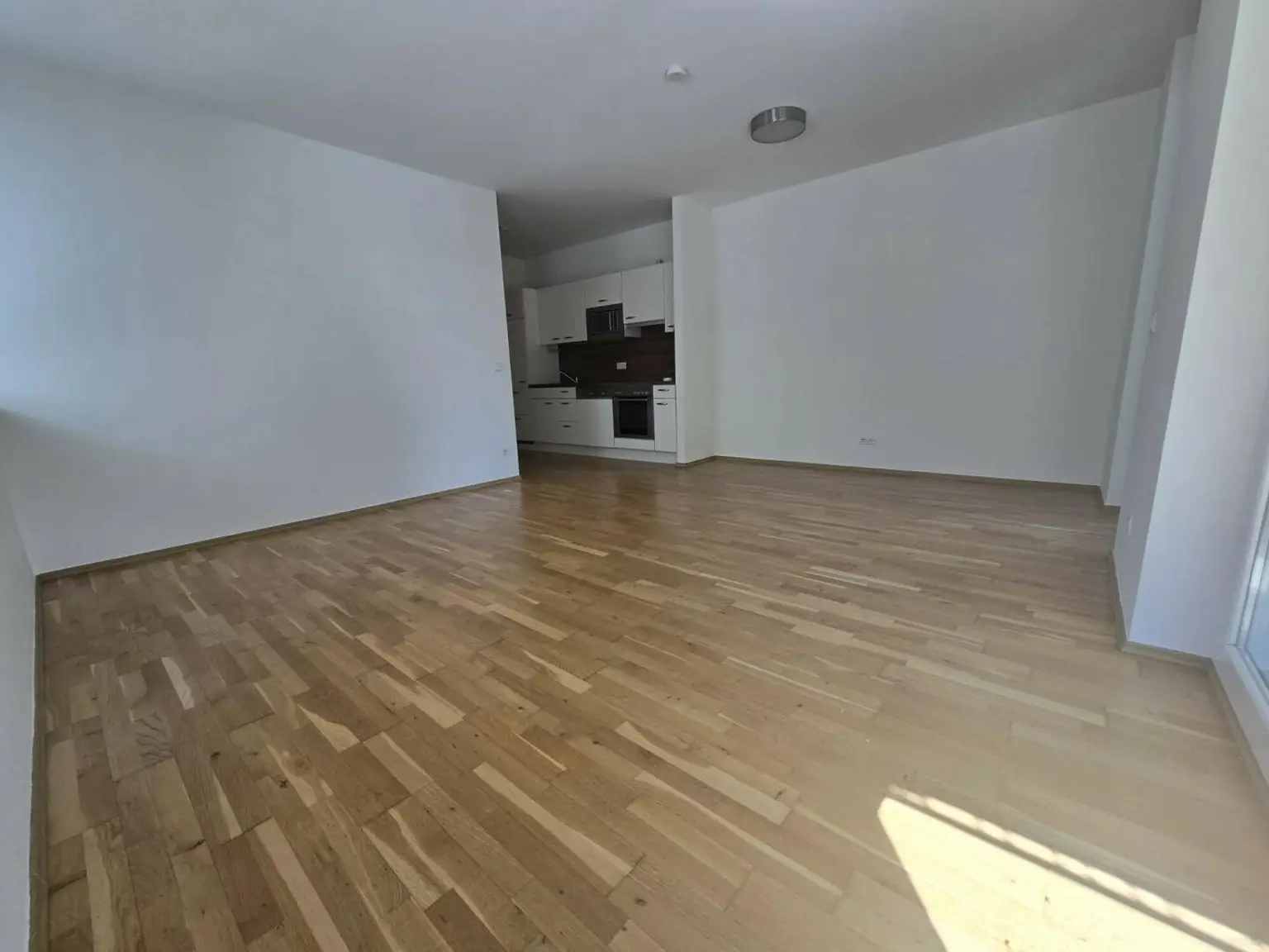 Entzückende Dreizimmerwohnung mit Balkon!