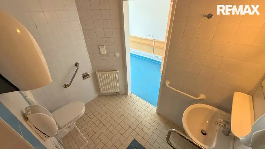 Ehemaliges Seniorenheim, gewerbliche Widmung, große Dachterrasse & 16 Garagen in Wiener Neustadt – Top Chance!