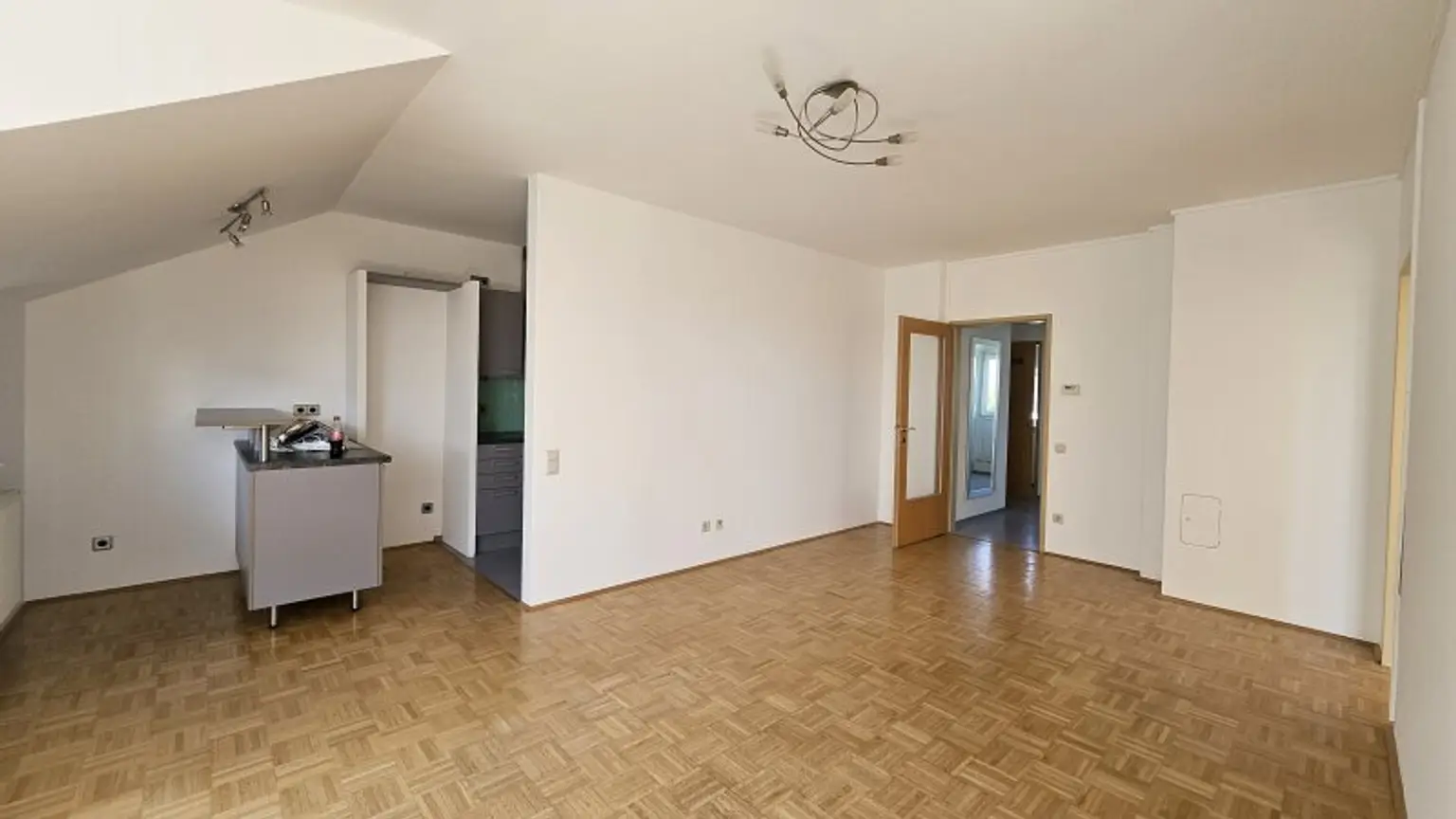 * 3 Zimmer * Wiener Stadtgrenze * Balkon/Loggia * KFZ Garagenplatz *
