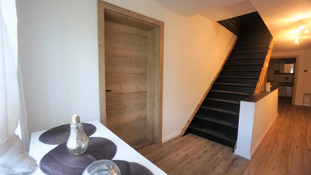 Bauernhaus mit Nebengebäude und Feldern in Durchham