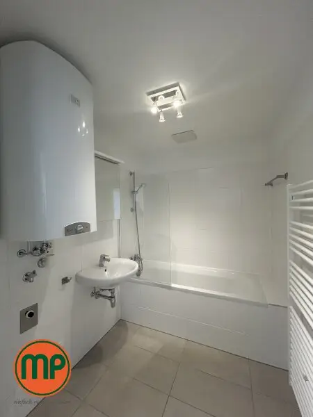 Neubau-Highlight: lichtdurchflutete 3-Zimmer-Dachwohnung mit Loggia