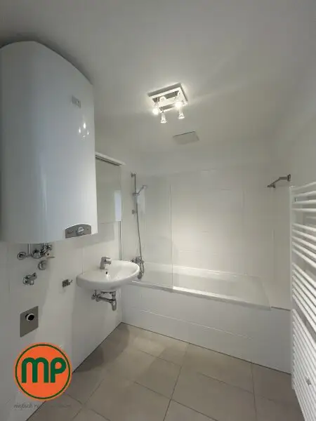 Neubau-Highlight: lichtdurchflutete 3-Zimmer-Dachwohnung mit Loggia