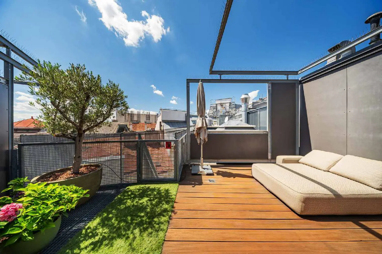 Exklusive Penthouse-Maisonette mit Panoramablick – Direkt am Haus des Meeres!
