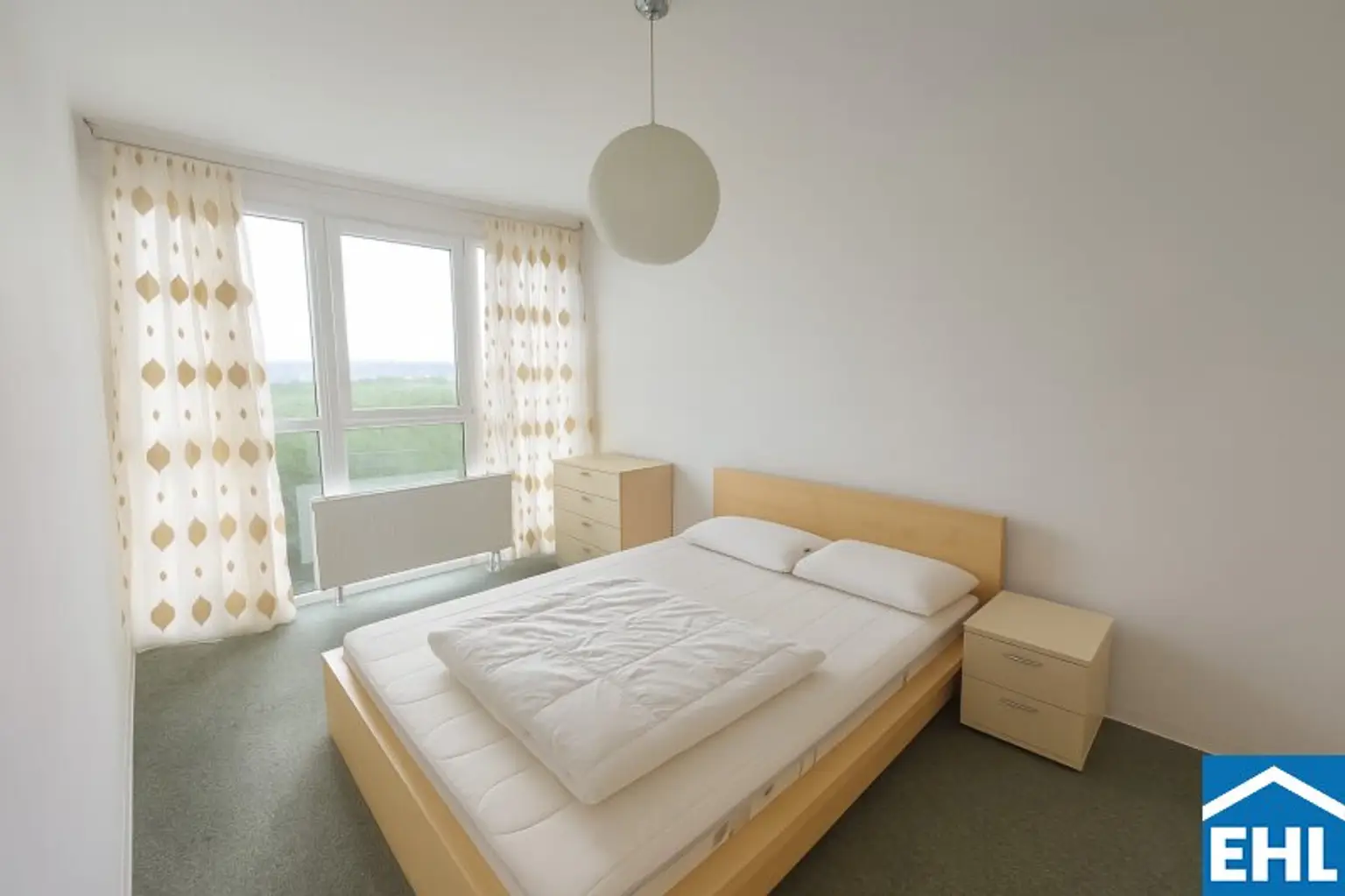 2-Zimmer-Wohnung mit traumhaften Blick ins Grüne und Pool!