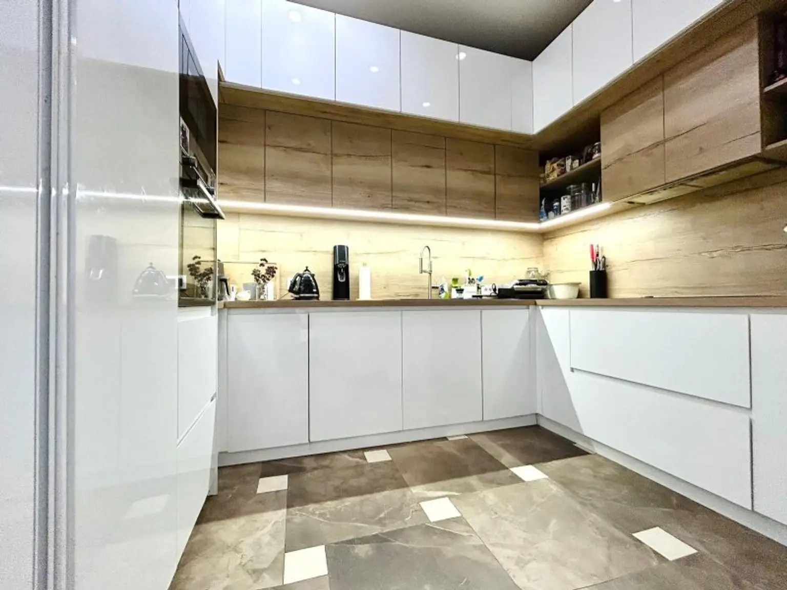 Designerwohnung mit 4 Zimmern und separater Küche – exklusive Altbau-Residenz mit Wiener Charme