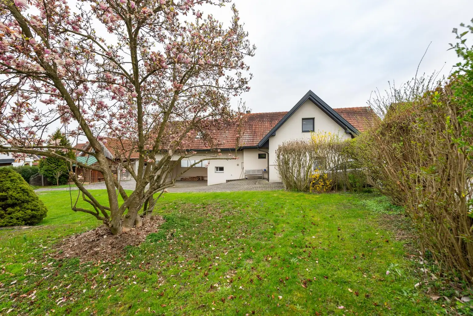 Einfamilienhaus in ruhiger Lage – Wohnen mit Charme und Naturgefühl
