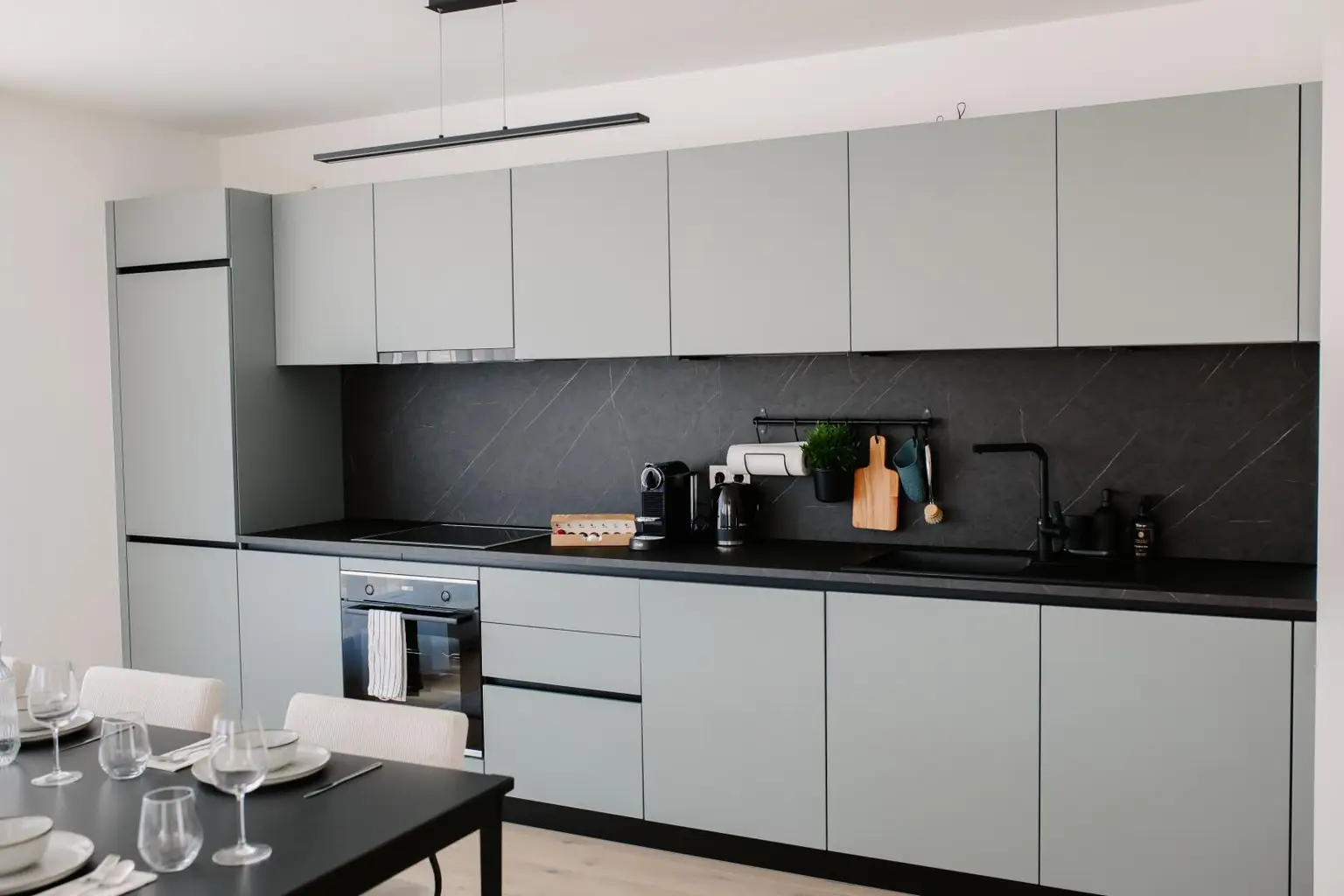 Erstbezug Neubau – 2-Zimmer-Dachgeschosswohnung mit Loggia und Klimaanlage