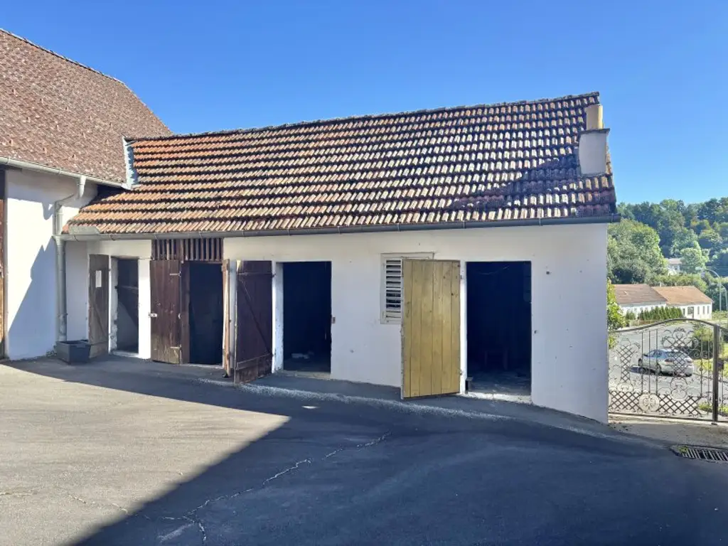 ** CHARMANTES ORIGINAL **  Olbendorf - gepflegter Vierkanthof in Ortslage mit ca. 1470 m2 Eigengrund !!