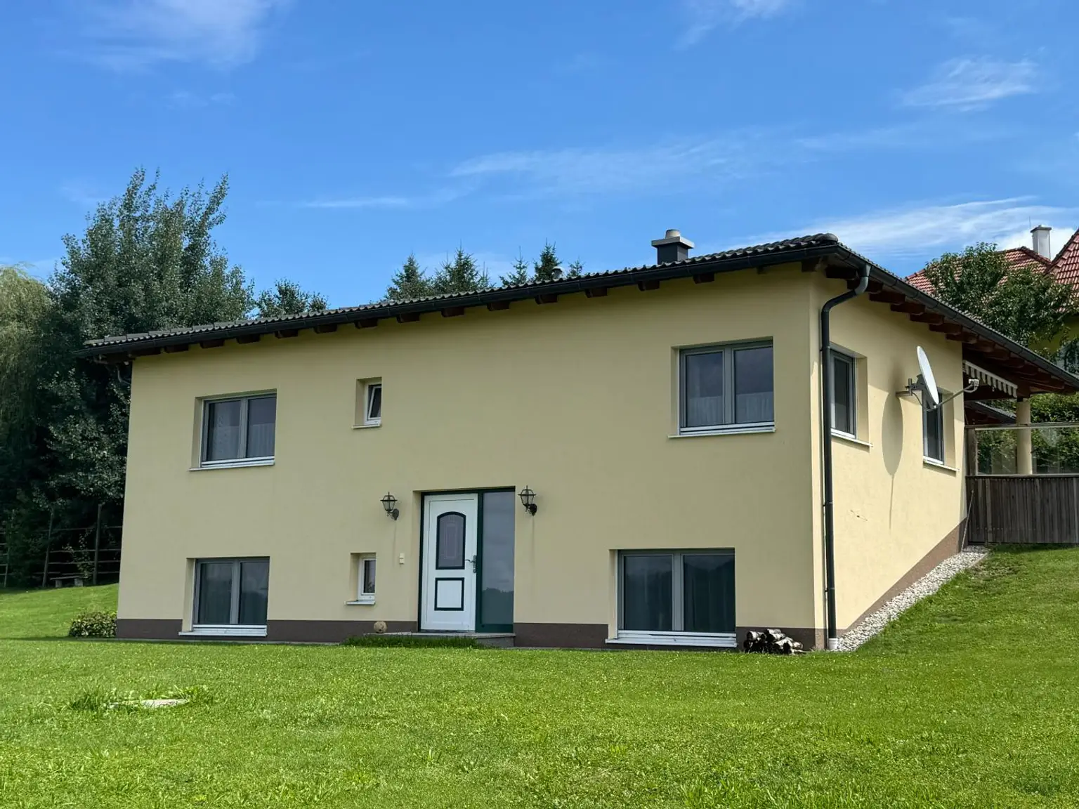 Bungalow mit Einliegerwohnung und großem Grundstück in sonniger Lage!