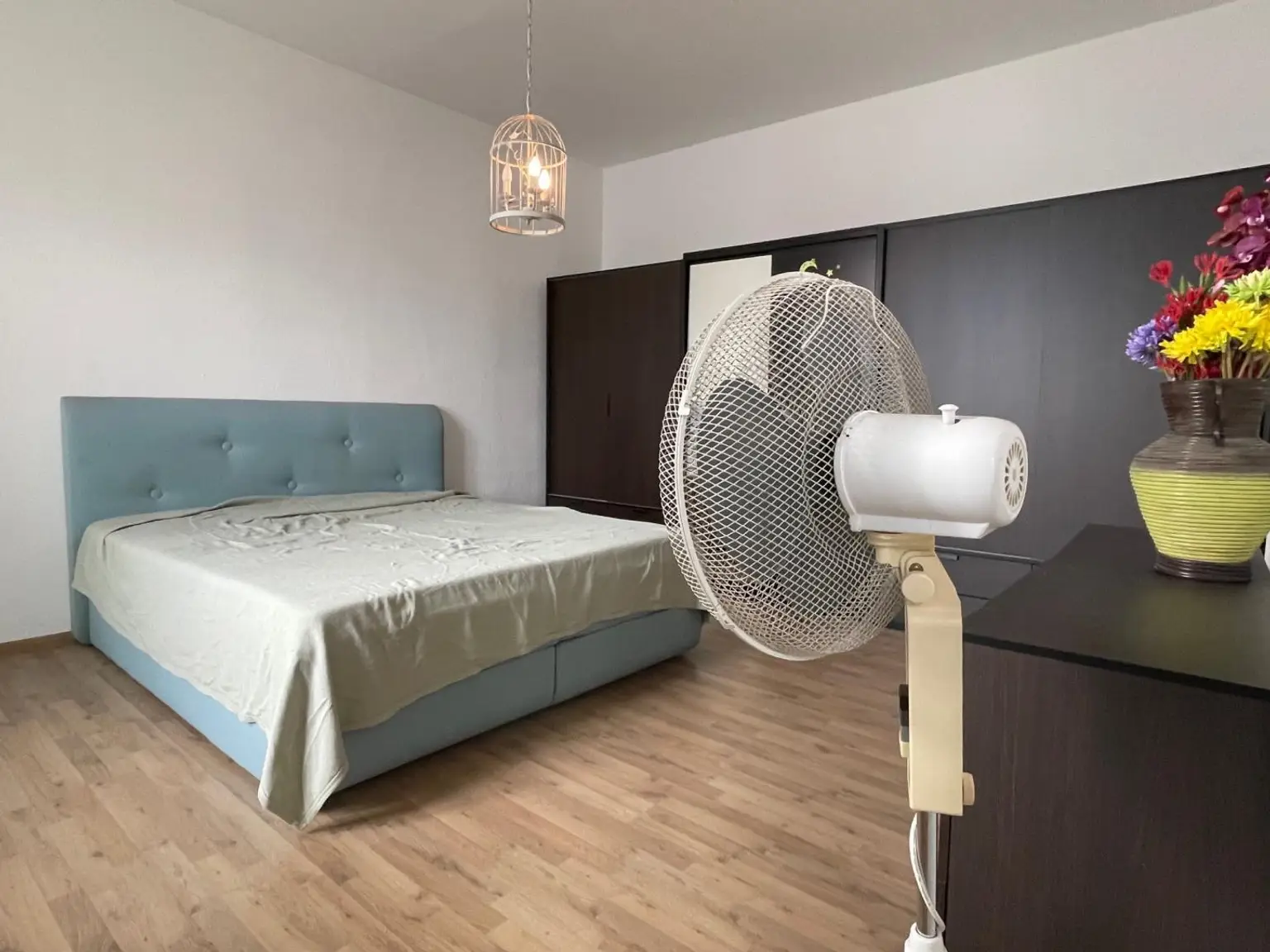 Wohnung mit Balkon und Abstellplatz, an der Hauptstrasse, 2 Zimmer + Küche